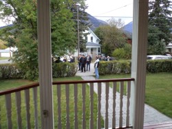 October 9, 2011 - Directors arrive at B&B (Renolds house).